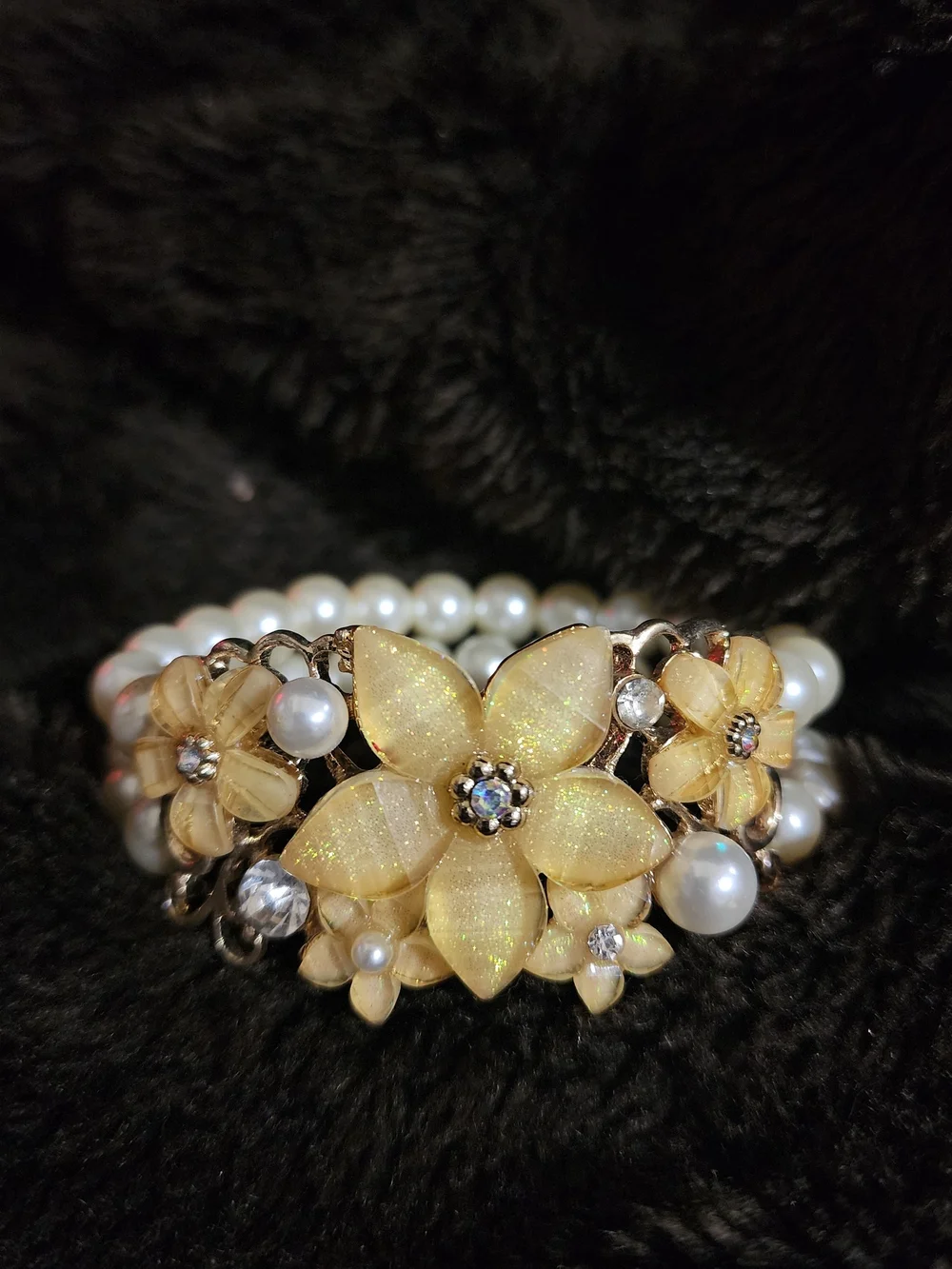 The Unbranded Brand delicate gold